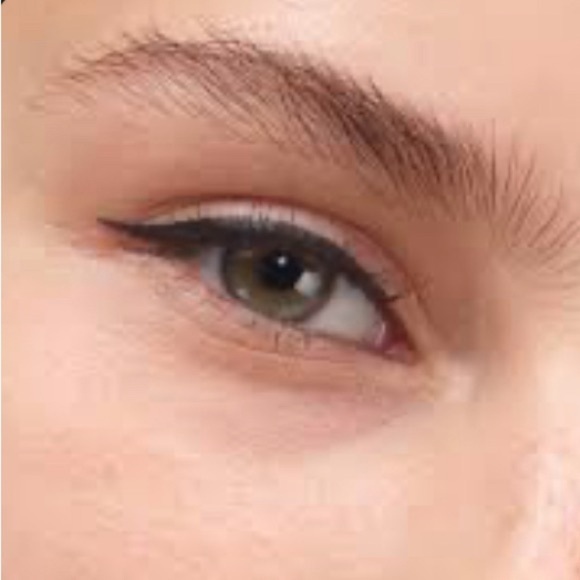 Glossier BLACK eyeliner - Picture 1 of 3